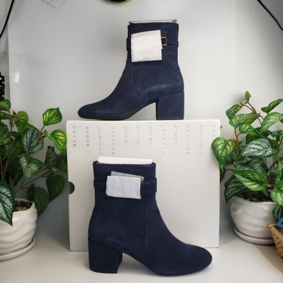 Geox Bootie Horsebit Navy Blue Eleana Suede Ankle Boot Goldtone NEW sz 8 - Picture 2 of 13